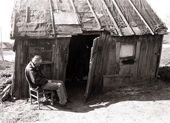 Lithuania, Artist: Rimaldas Vikšraitis, Title: Farmstead Dreams. Kudirkos Naumiestis. 2004