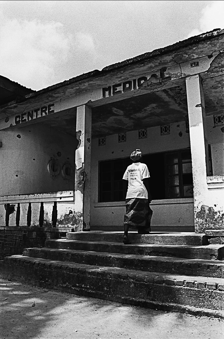 Légende photo 1 : Le Centre médical de Kisangani a été bombardé au cours des guerres de 1996 et 1998. Résultat, des milliers de morts et de blessés.